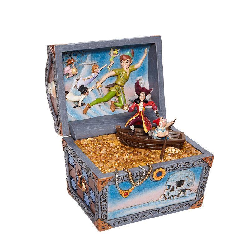 6008063 Disney Traditions, Jim Shore, Jim Shore Disney, Jim Shore Disneyfigur, Jim Shore Disney Figur, Peter Pan, Treasure strewn tableau, Peter Pan flying, Peter Pan Schatzkiste, treasure chest, 6008063, Captain Hook, Smee