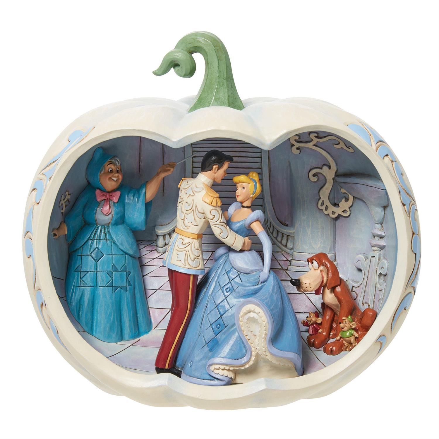 6011926GFYfzbzionVpM Disney Traditions, Jim Shore, 6011926, Cinderella Pumpkin Scene, Cinderella Kürbisszene, Disney Traditions Masterpiece, Jim Shore Disneyfigur, Jim Shore Disney Traditions, Jim Shore Cinderella, Disney Traditions Cinderella