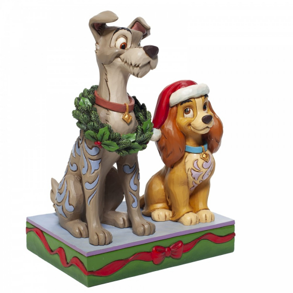 dt-6007071a Disney Traditions , Jim Shore, Disneyfigur, Disney Figur, Decked out Dogs, Lady and The Tramp Christmas, Susi und Strolch, Weihnachtsfigur, 6007071