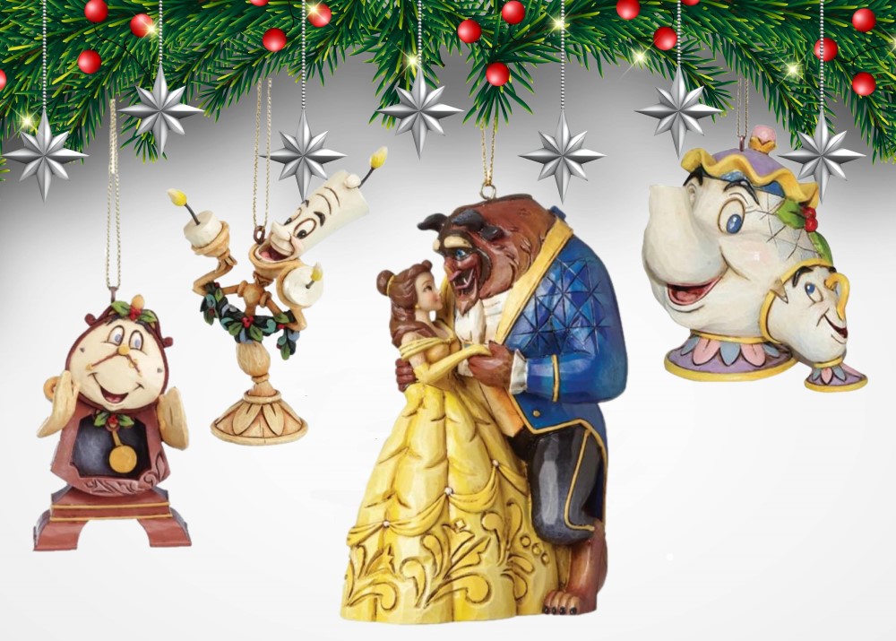 a28429_60-klein Disney Traditions, Jim Shore, A27429_60, Beauty and the Beast, Schöne und das Biest, Cogsworth, Herr von Unruh, Lumière, Mrs. Potts & Chip, Mrs. Potts & Tassilo, Jim Shore Disney, Jim Shore Disneyfigur, Jim Shore Weihnachten, Jim Shore Winnie Puuh