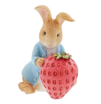 a31048a A31048, Beatrix Potter, Peter Rabbit, Peter Hase, Peter Hase mit Erdbeere, Peter Rabbit with Strawberry